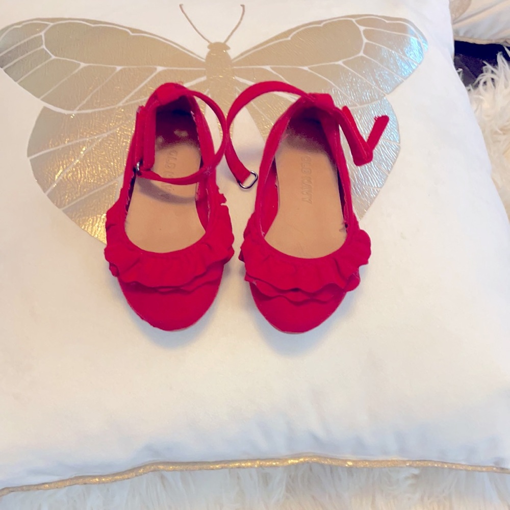 Girls Old navy, Robbie Red ruffle shoes. Size 5,12.5